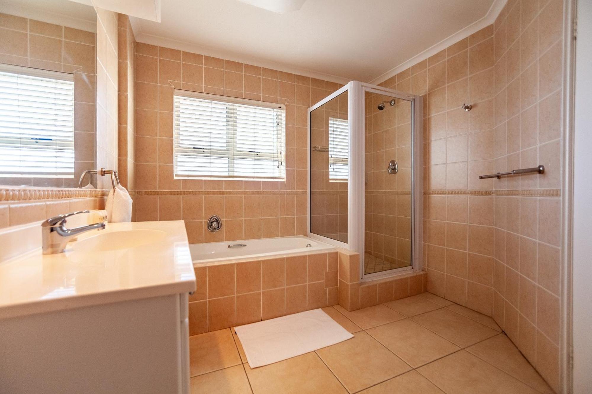 Luxury Ocean View Beachfront 2 Bed Apartment -206 The Waves, Blouberg, Cape Town Bloubergstrand Eksteriør billede